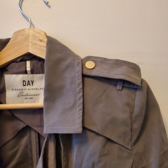 DAY Biger et Mikkelsen Brushed Twill Trench Coat. Fits XS or Small. Olive Green. - Picture 11 of 12